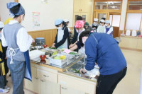 R8_2_16_食文化普及講座(調理の様子) (14)