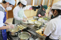 R8_2_16_食文化普及講座(調理の様子) (19)