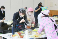 R8_2_16_食文化普及講座(食事の様子) (2)