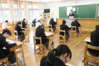 R7_11_25_期末テスト風景（２年）