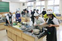 R8_2_12_調理実習（1年） (4)